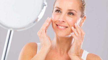 middle-aged-woman-beauty__FitMaxWzk3MCw2NTBd